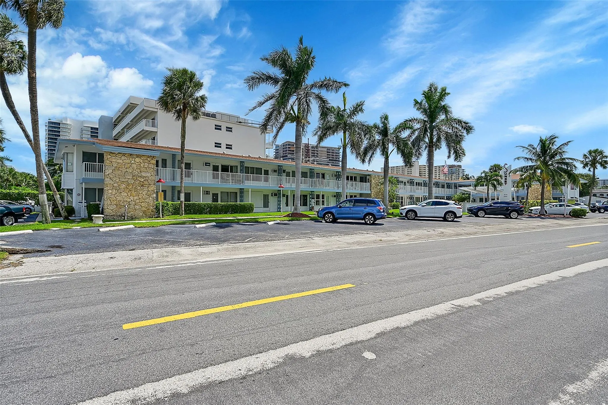 1110 N Riverside Dr, #14