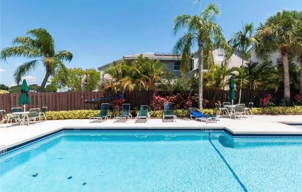 4810 Grapevine Way