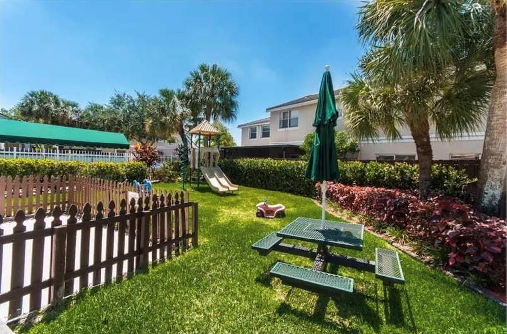 4810 Grapevine Way