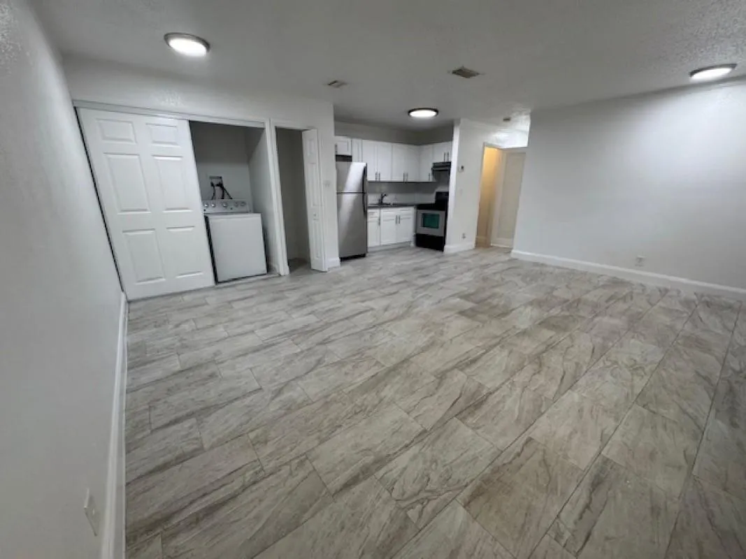 481 Banks Rd, #1