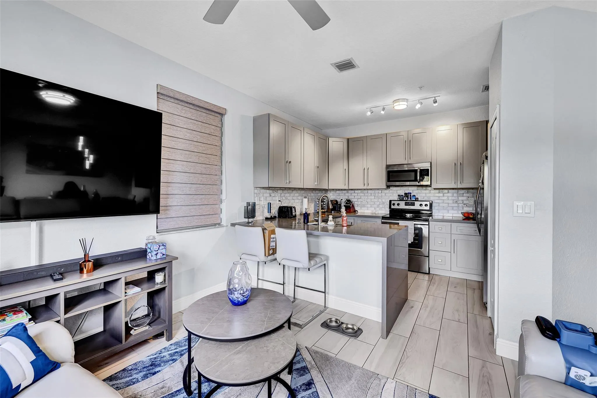 150 Jacaranda Country Club Dr, #200