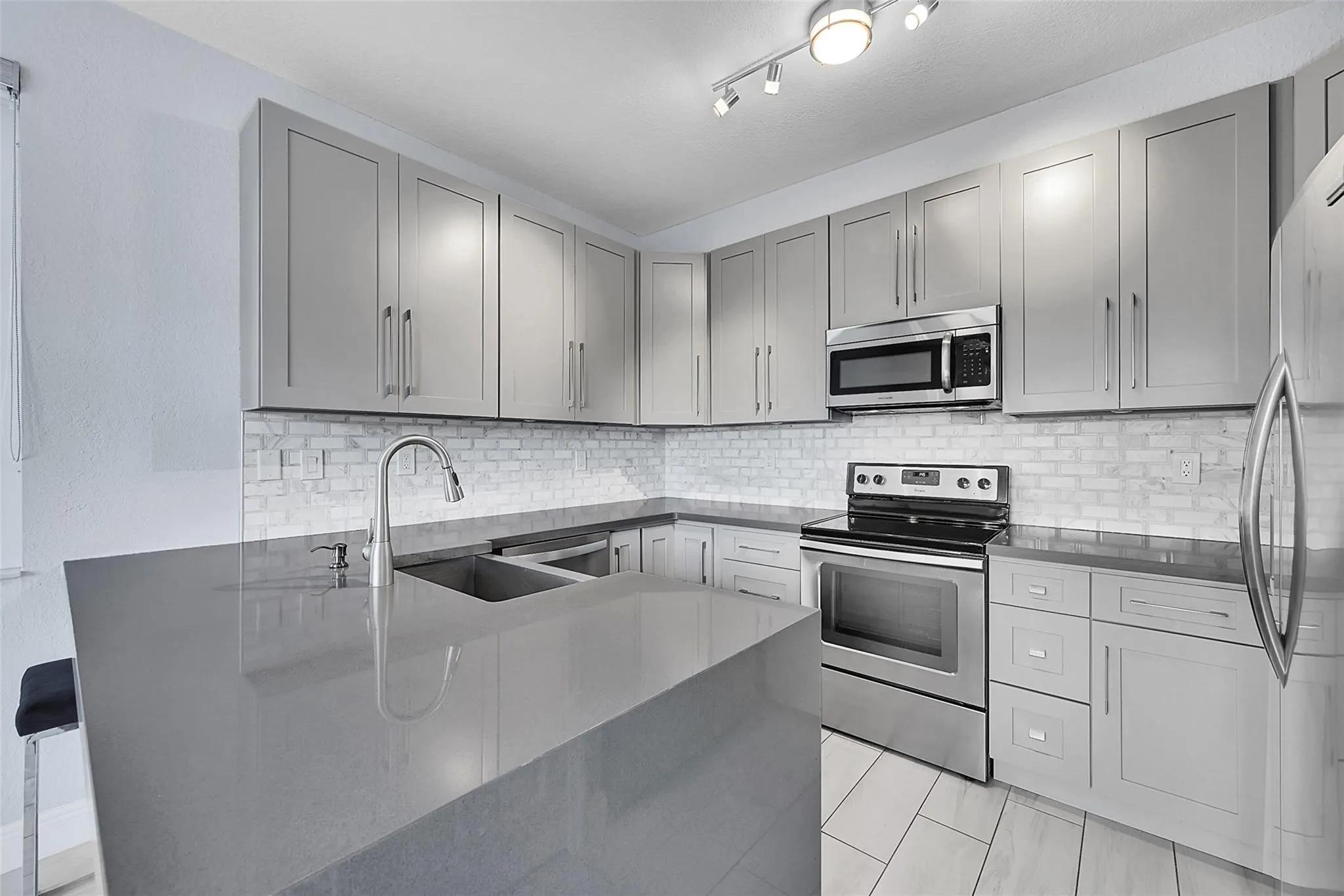 150 Jacaranda Country Club Dr, #200