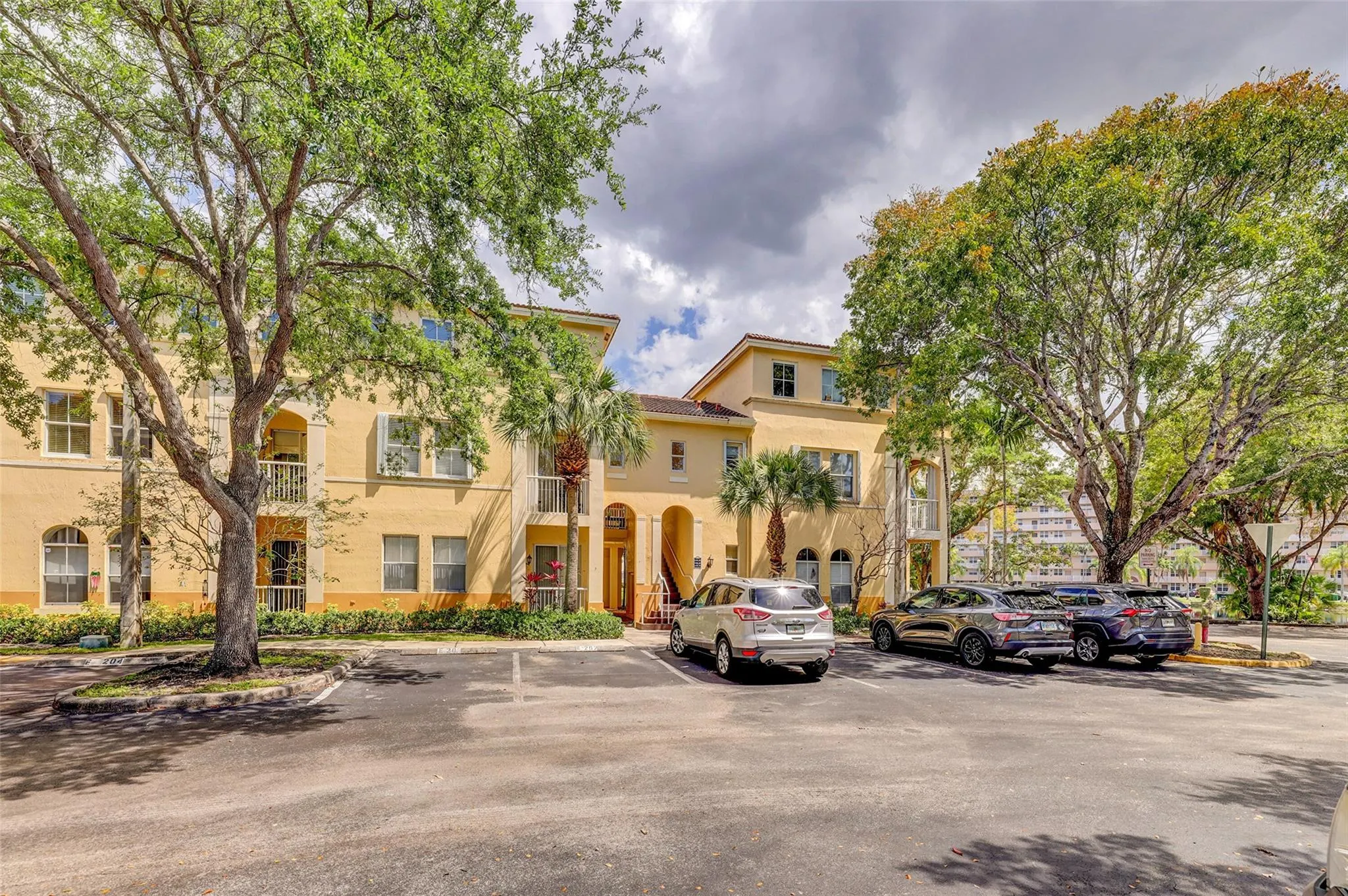 150 Jacaranda Country Club Dr, #200