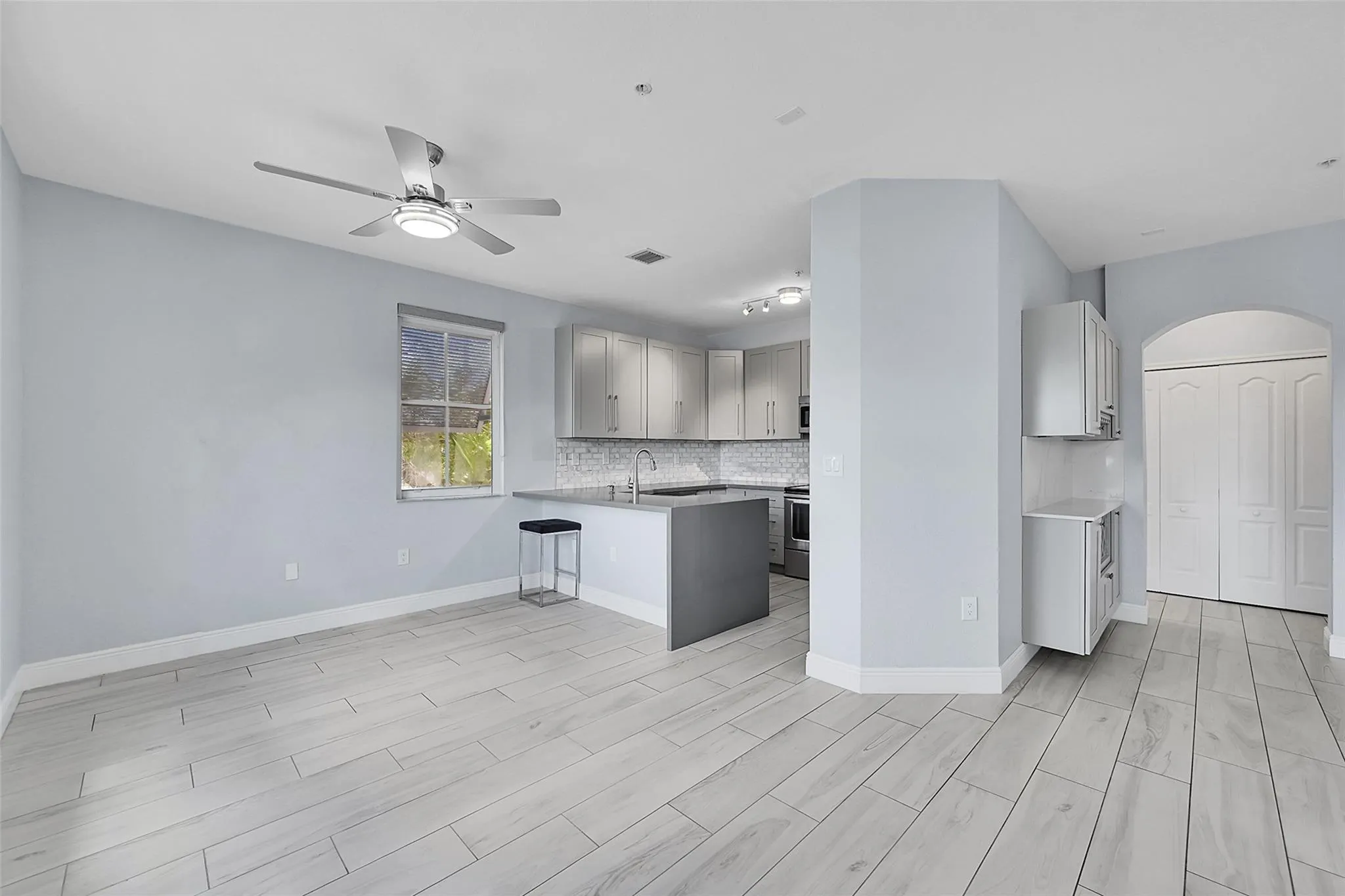 150 Jacaranda Country Club Dr, #200