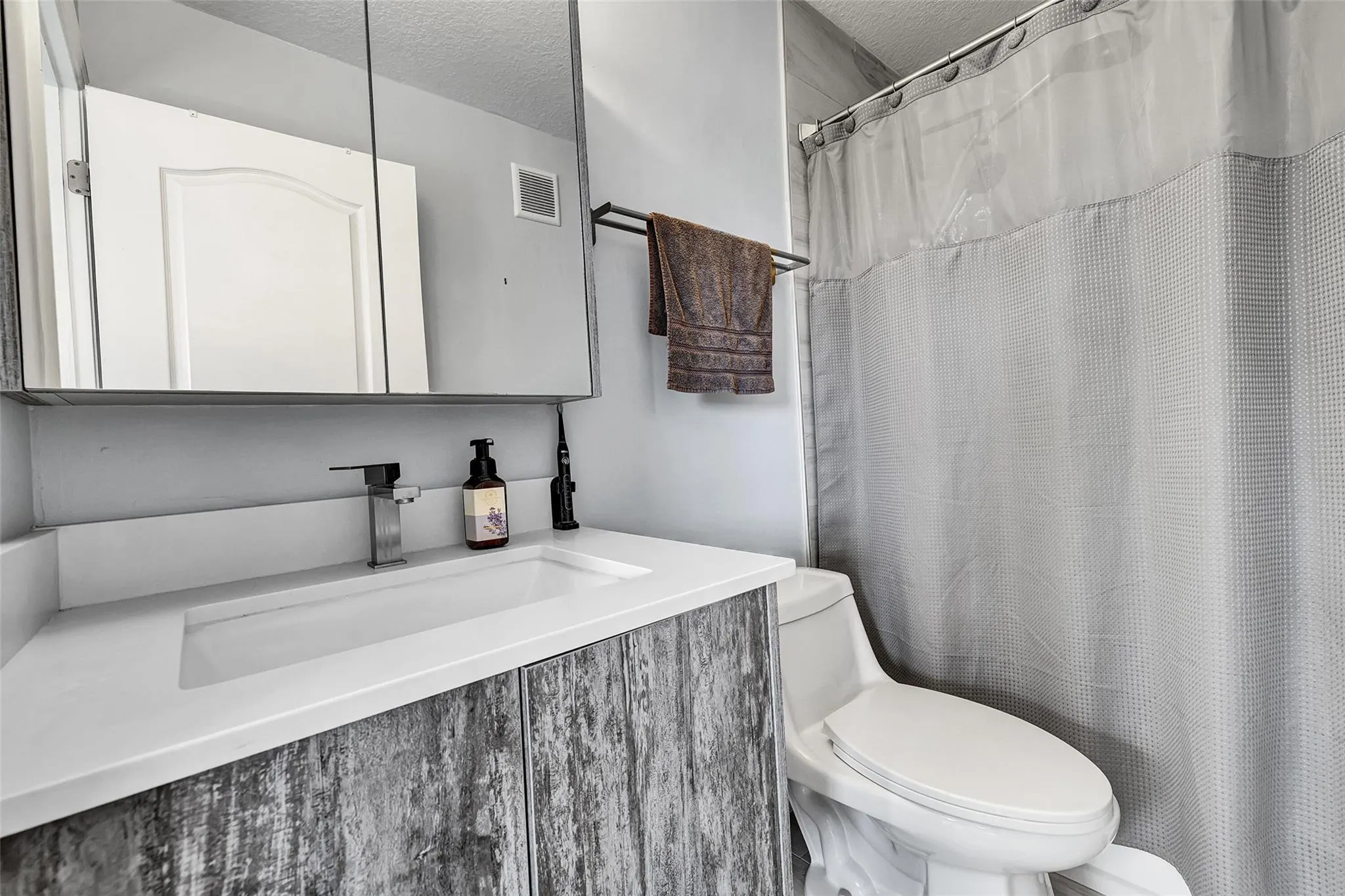 150 Jacaranda Country Club Dr, #200