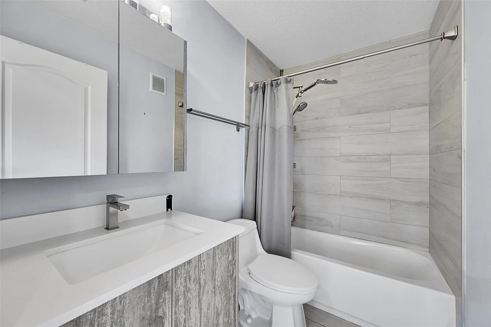 150 Jacaranda Country Club Dr, #200