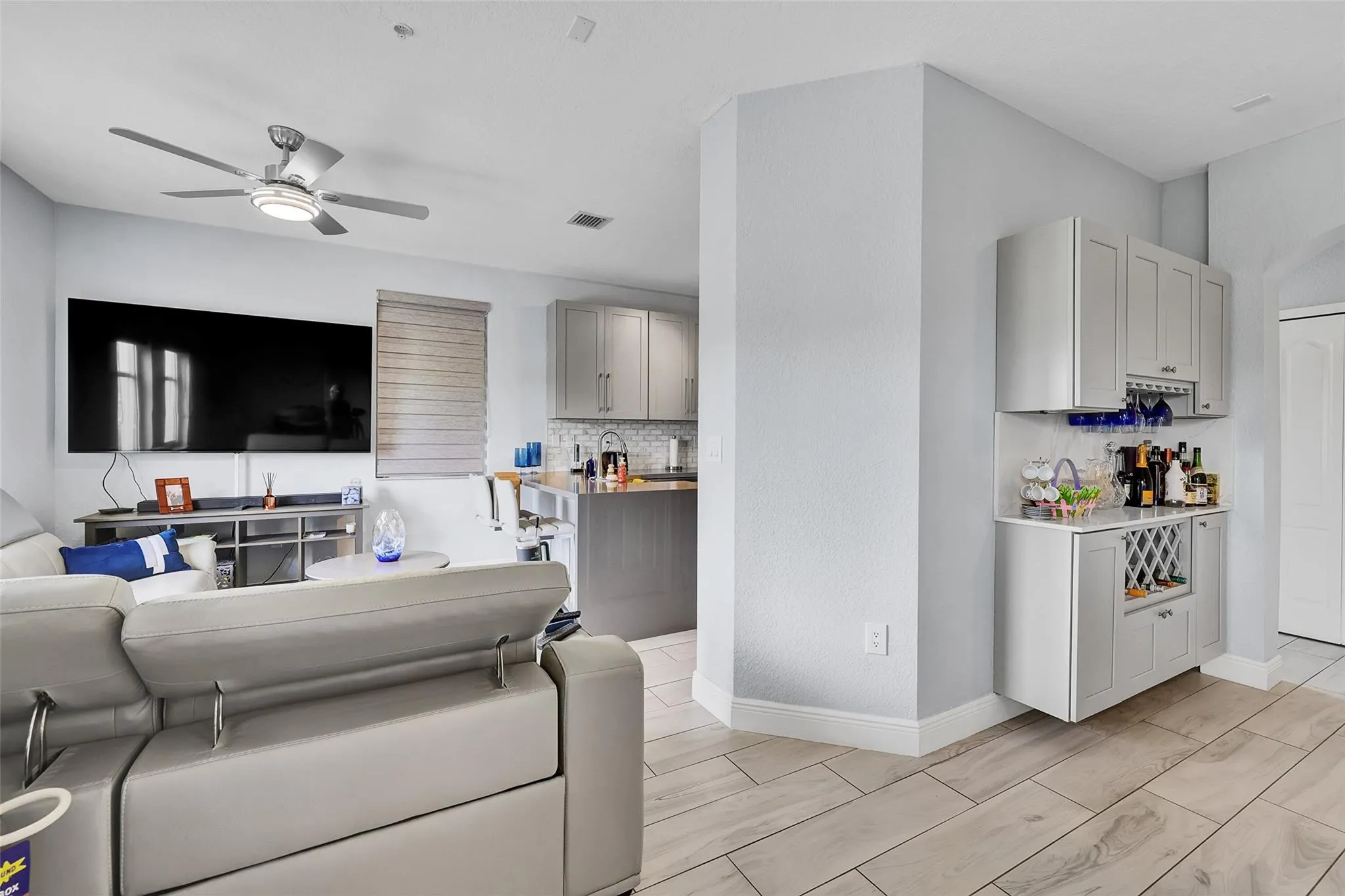 150 Jacaranda Country Club Dr, #200