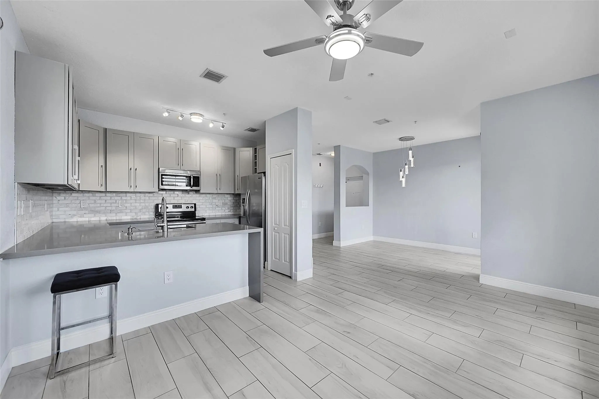 150 Jacaranda Country Club Dr, #200