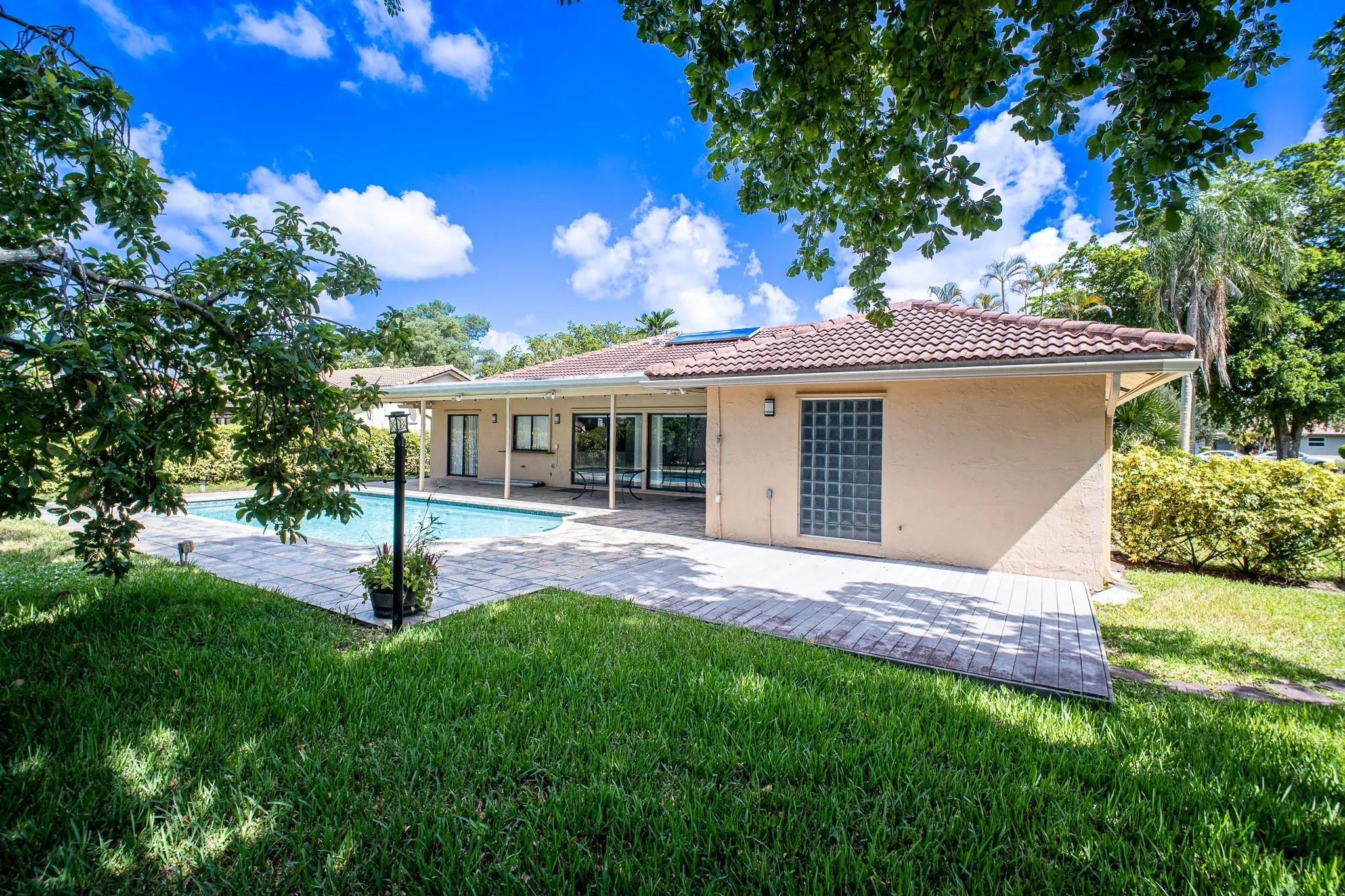 11020 NW 8th Ct