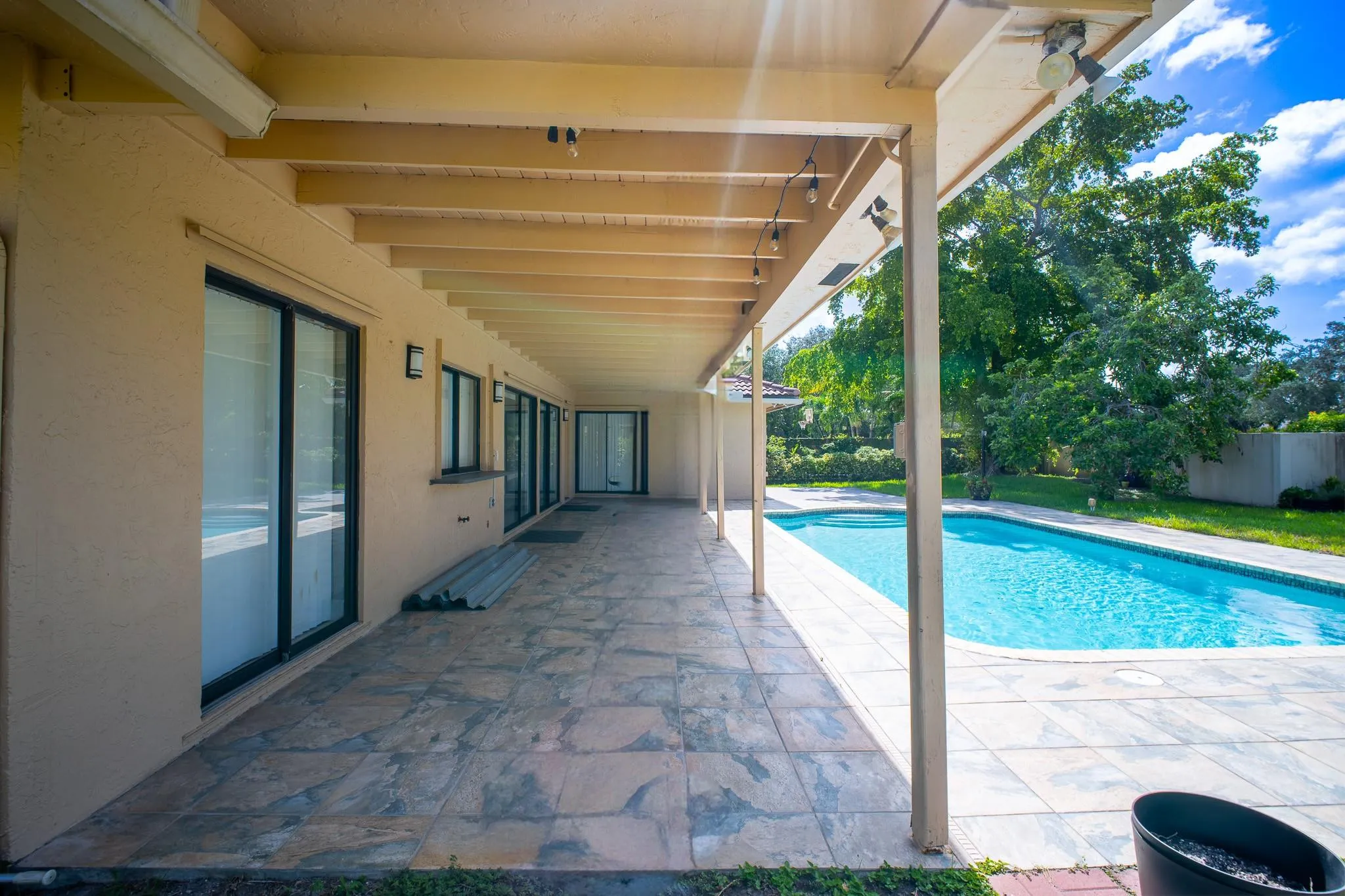 11020 NW 8th Ct