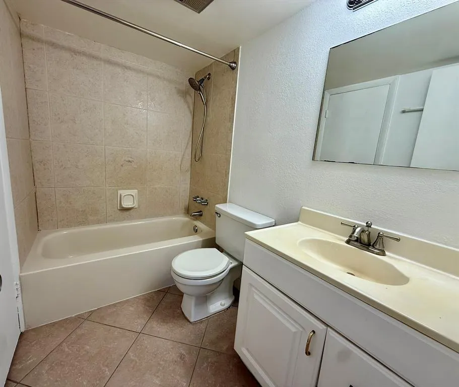 7173 Orange Dr, #205B