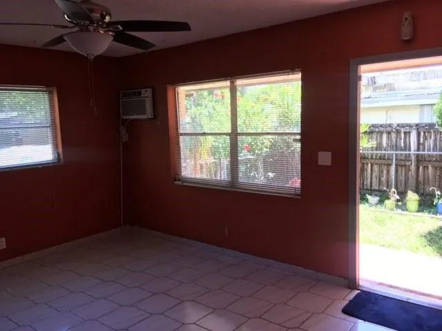 1710 N 59th Ter