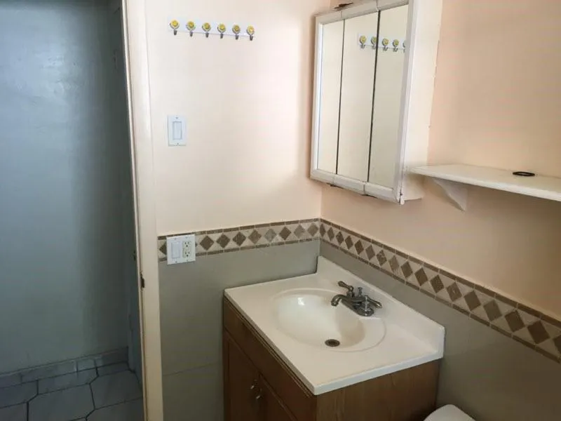 1710 N 59th Ter