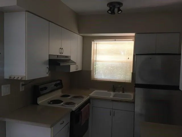 1710 N 59th Ter