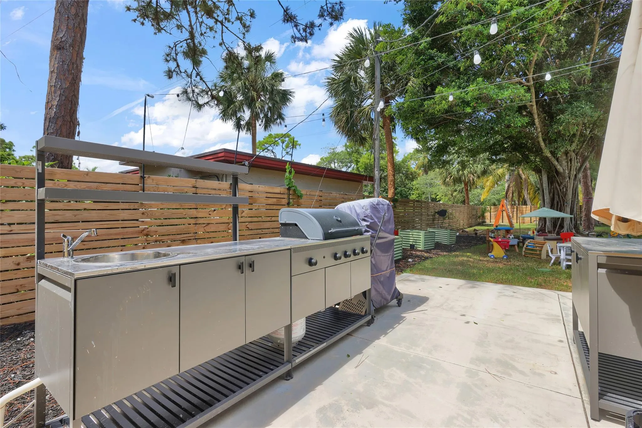 2054 SW 30th Ter