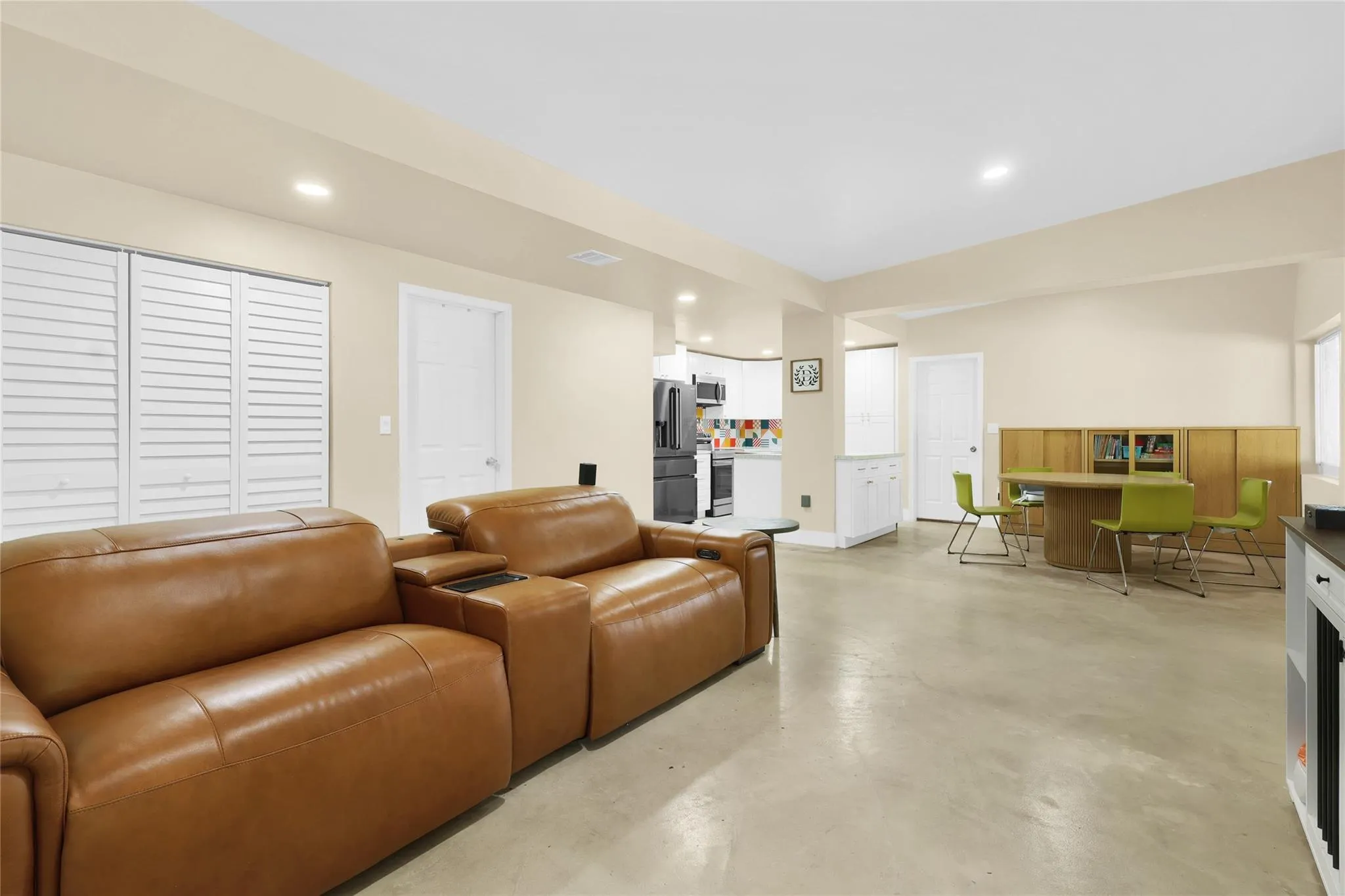 2054 SW 30th Ter