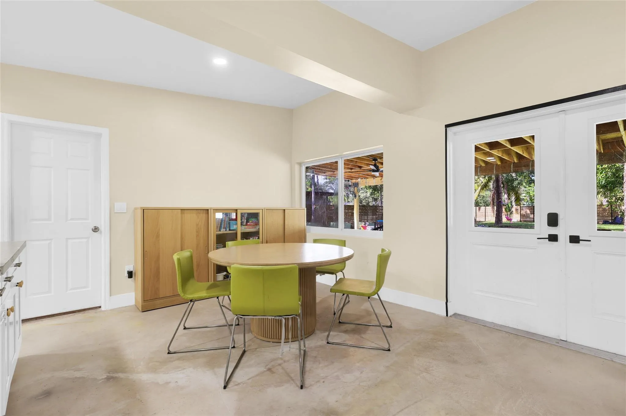 2054 SW 30th Ter