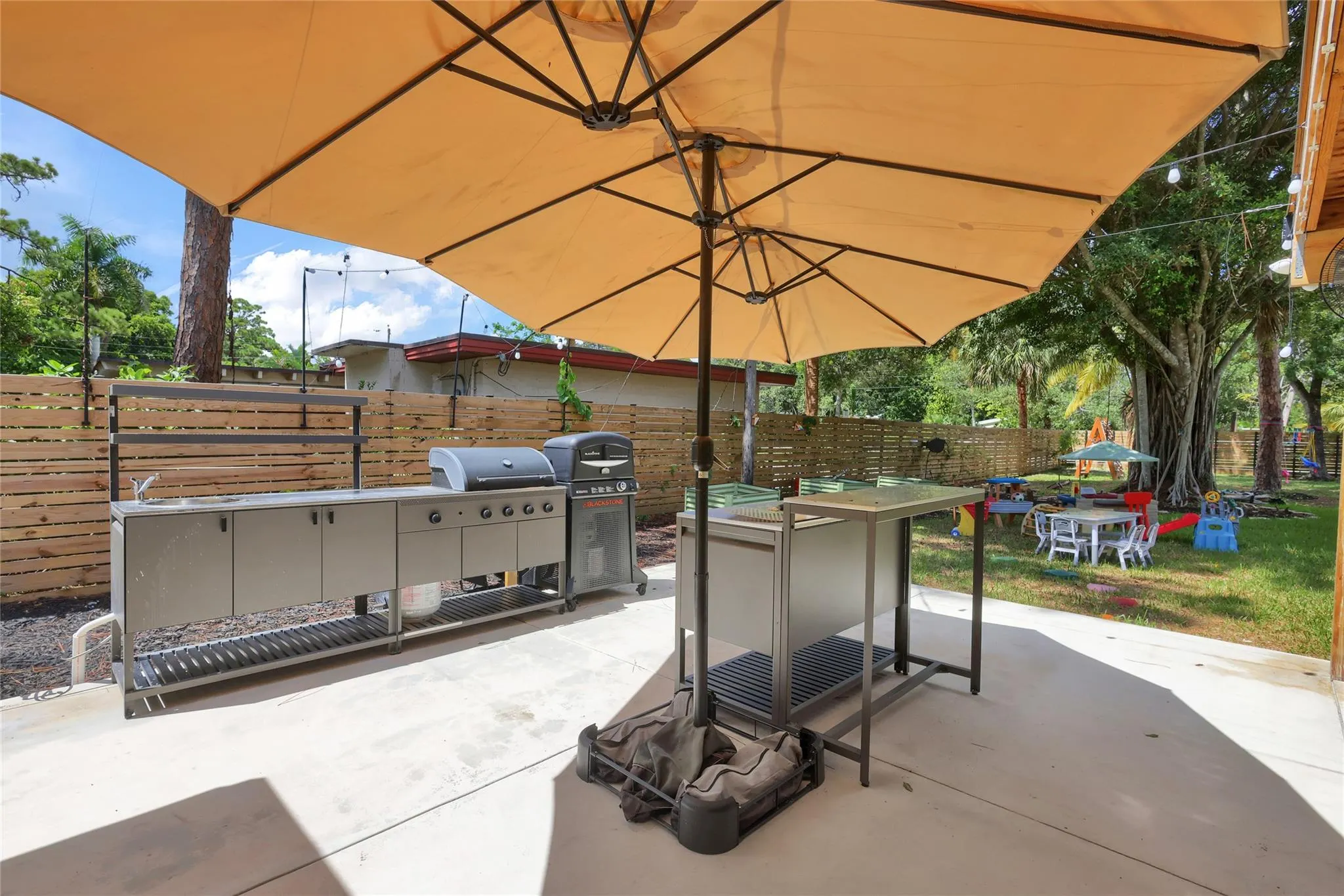 2054 SW 30th Ter
