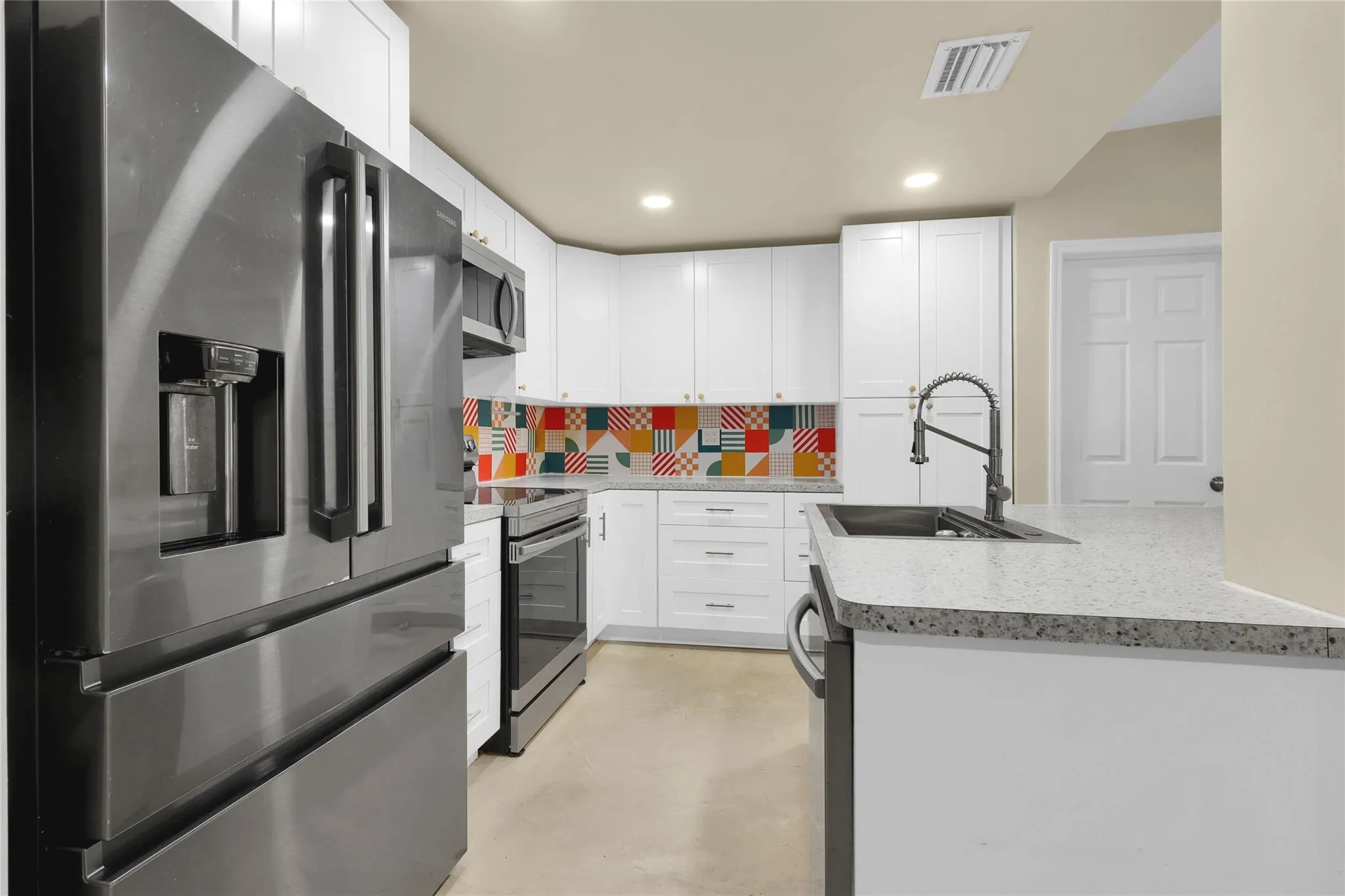 2054 SW 30th Ter