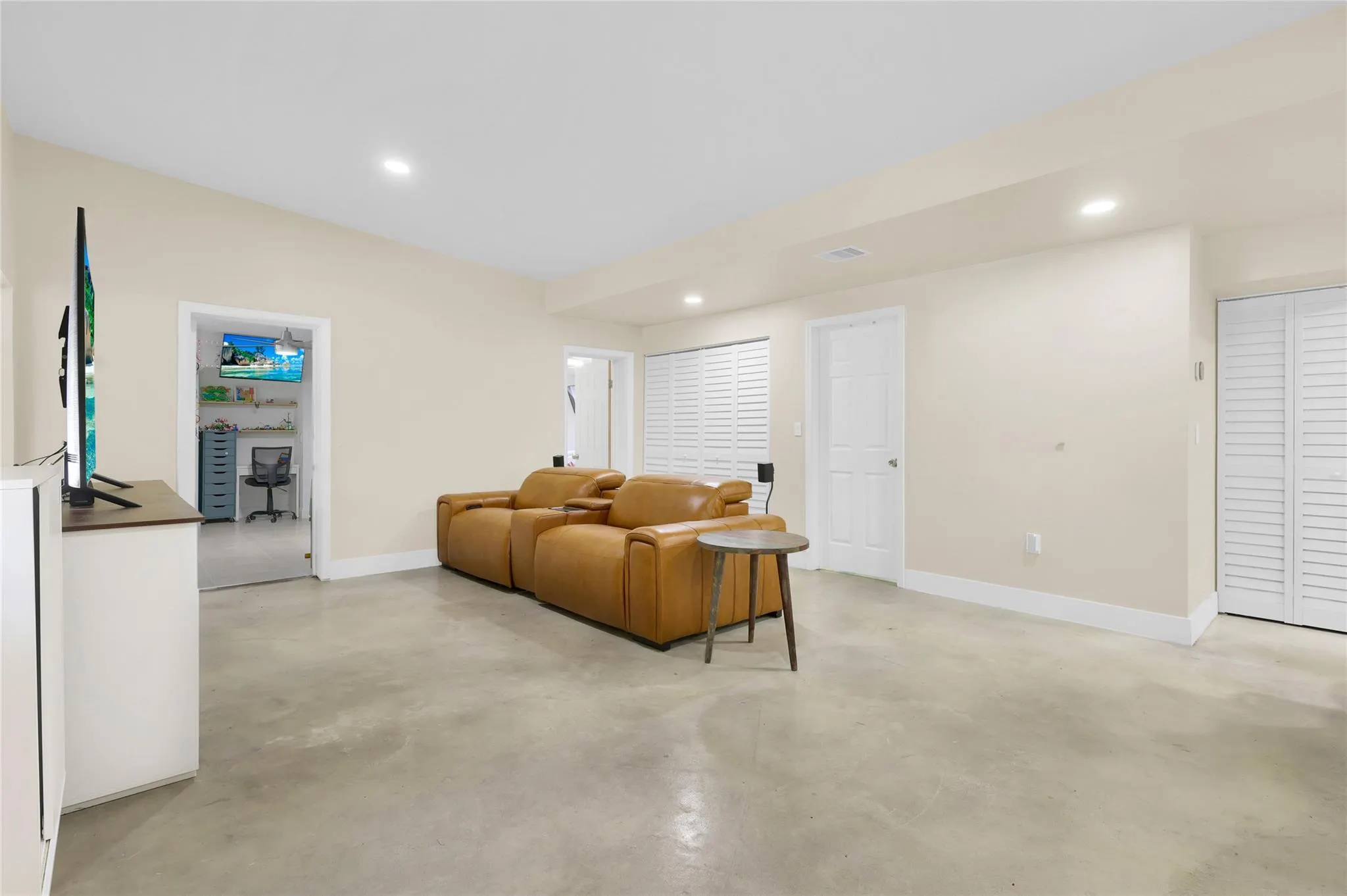 2054 SW 30th Ter