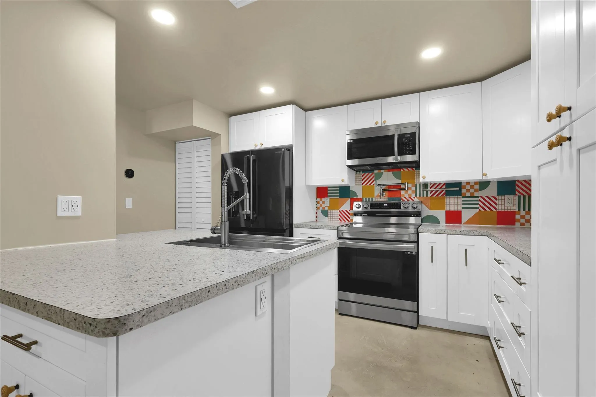 2054 SW 30th Ter