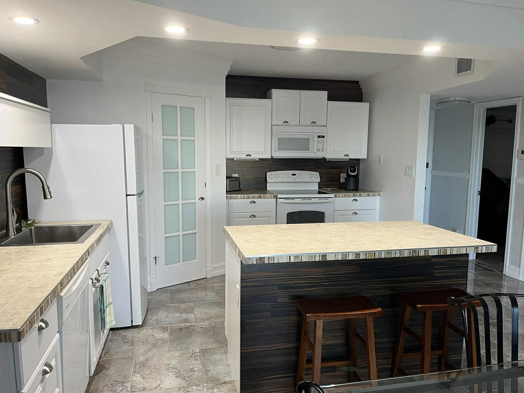 4770 NW 21st St, #405