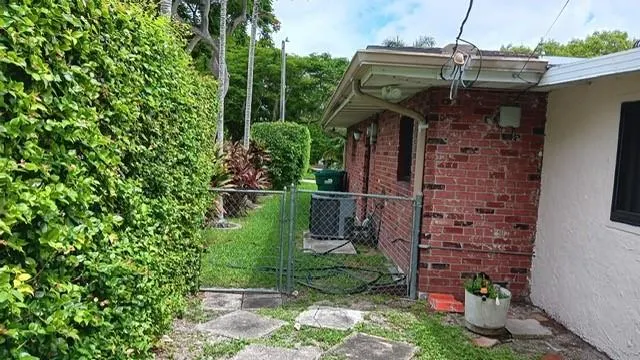1070 NW 149th St