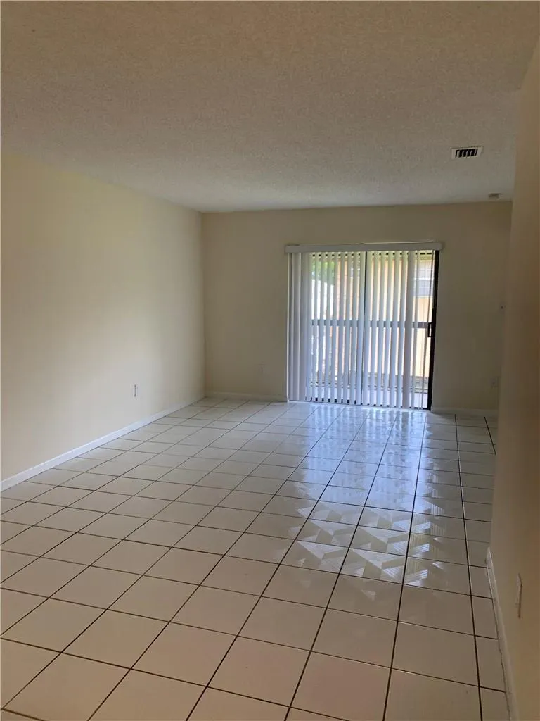 6001 Shakerwood Cir, #208
