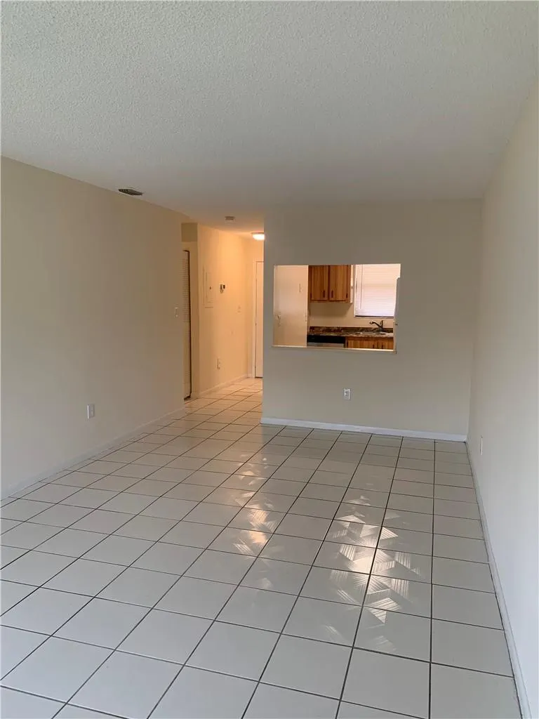6001 Shakerwood Cir, #208