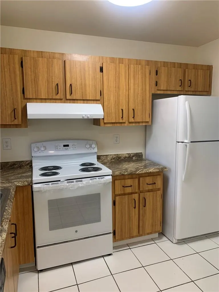 6001 Shakerwood Cir, #208