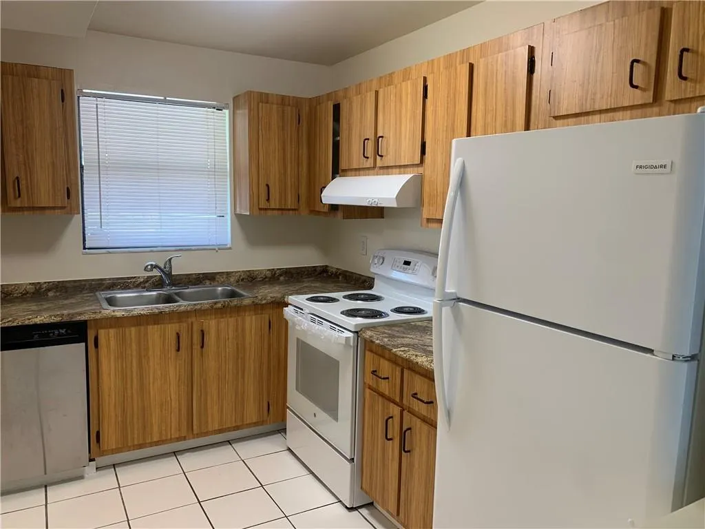 6001 Shakerwood Cir, #208