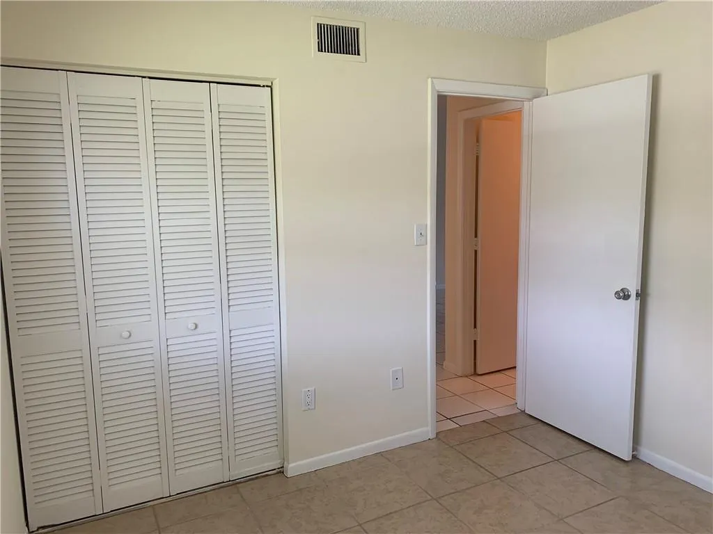 6001 Shakerwood Cir, #208