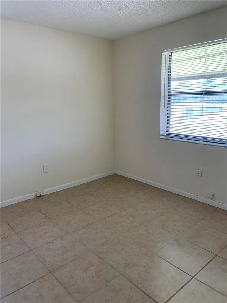 6001 Shakerwood Cir, #208