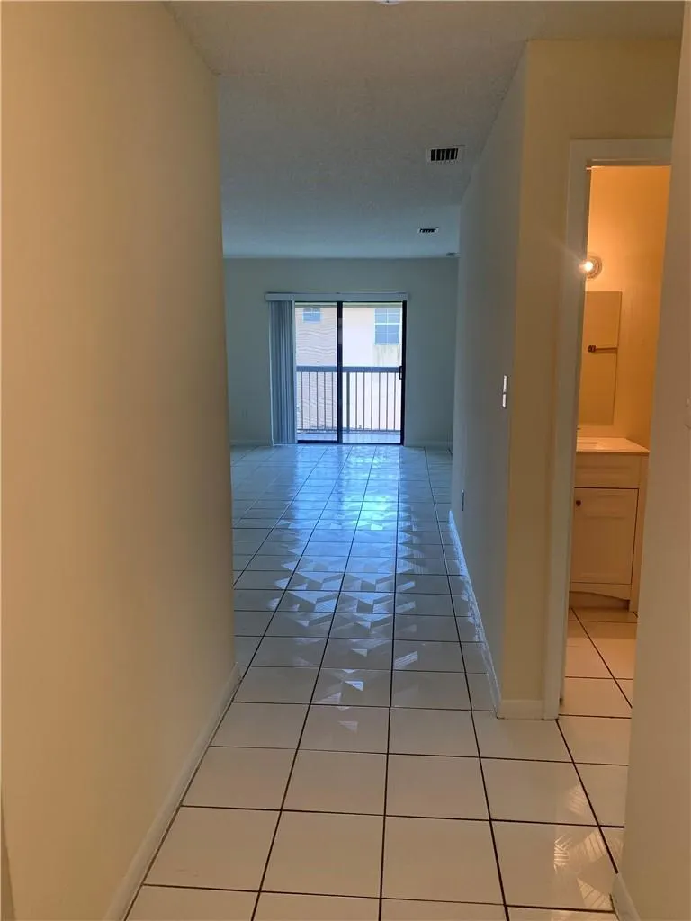 6001 Shakerwood Cir, #208