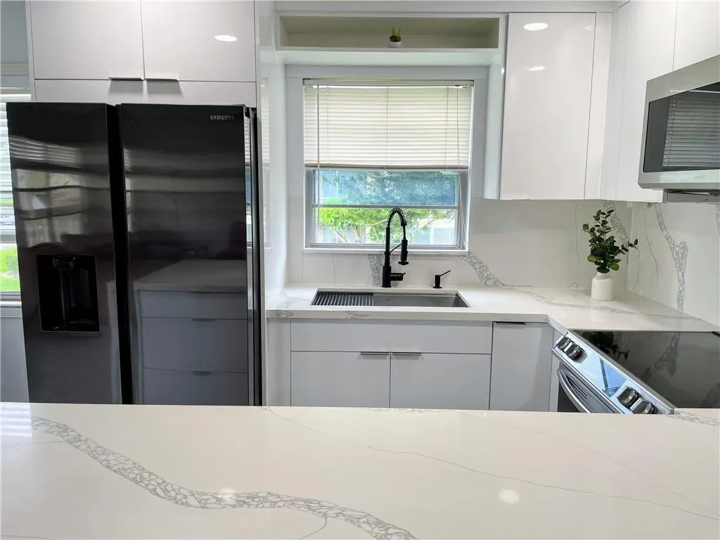 393 Mansfield J, #393
