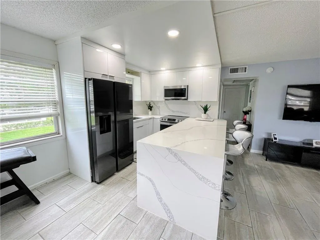 393 Mansfield J, #393
