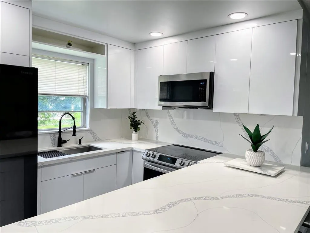 393 Mansfield J, #393