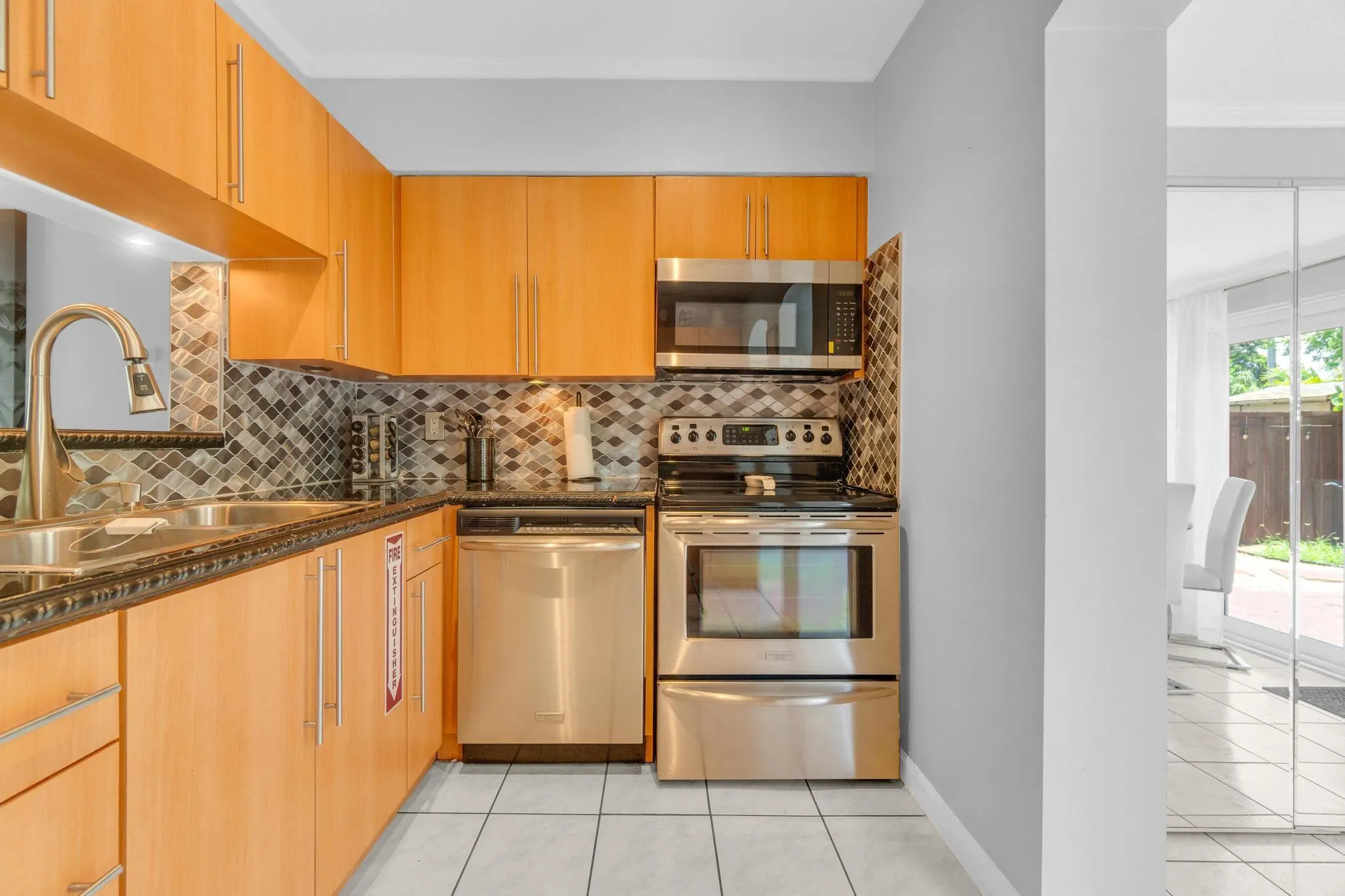 37 SW 11th St