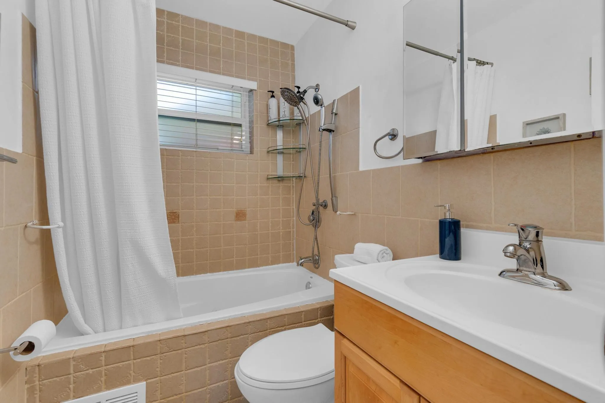 37 SW 11th St