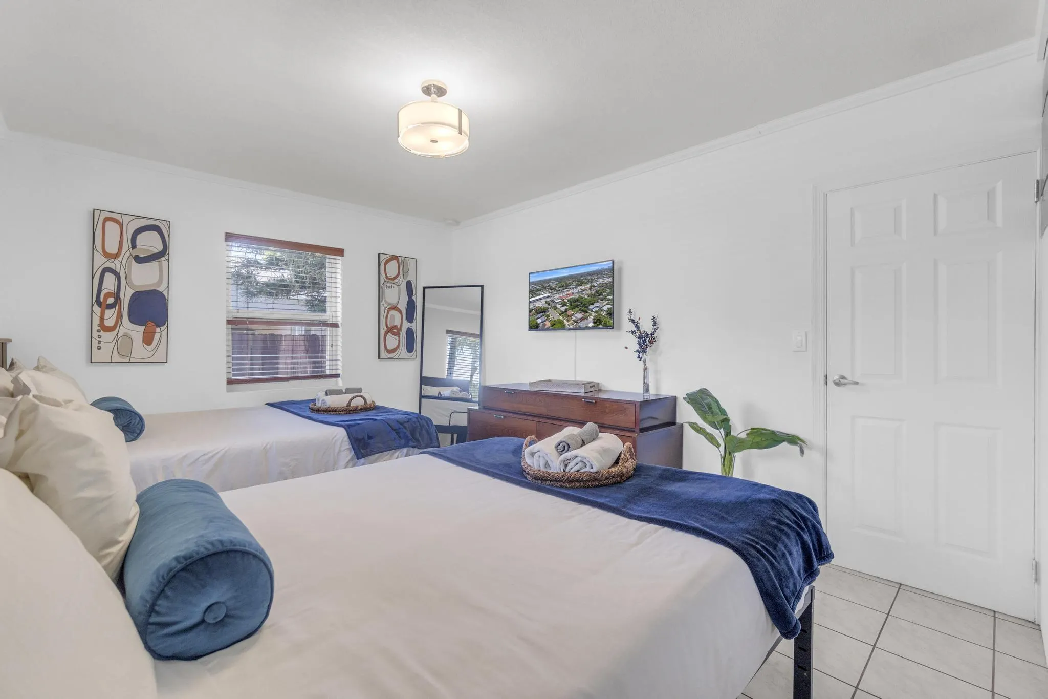 37 SW 11th St