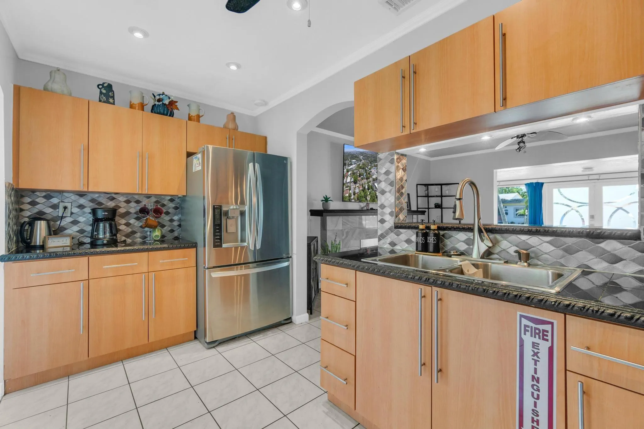 37 SW 11th St