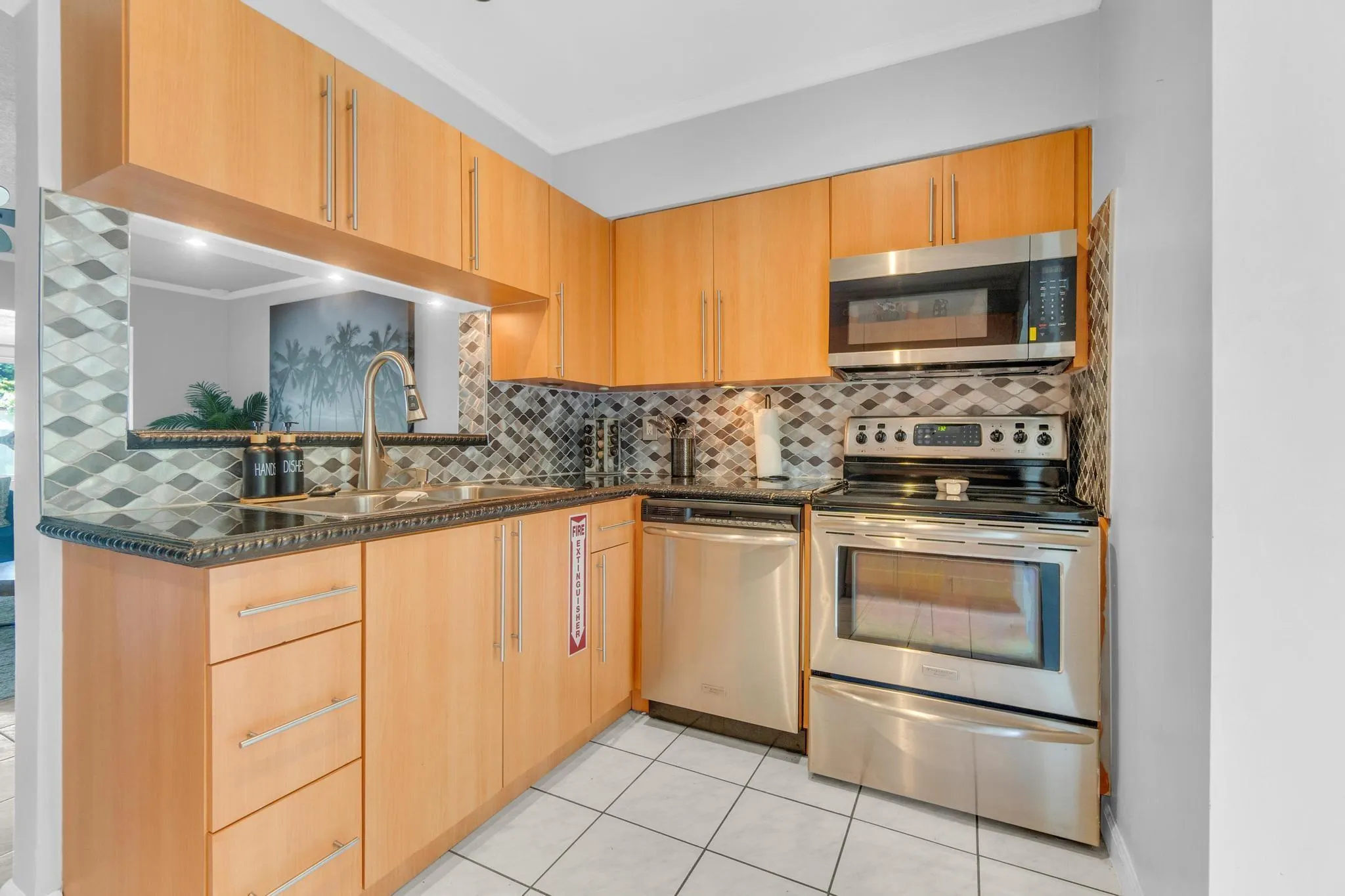 37 SW 11th St