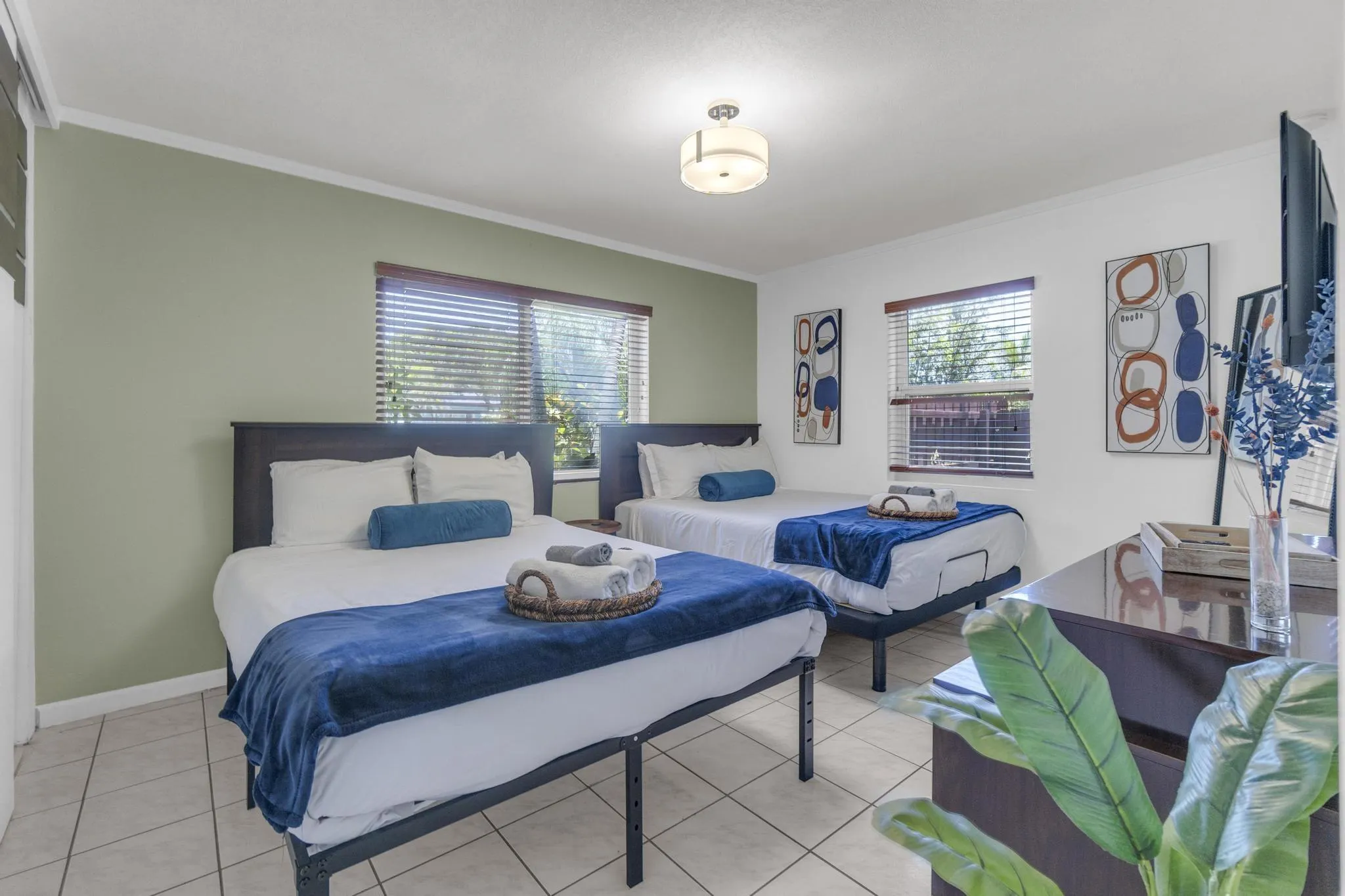 37 SW 11th St