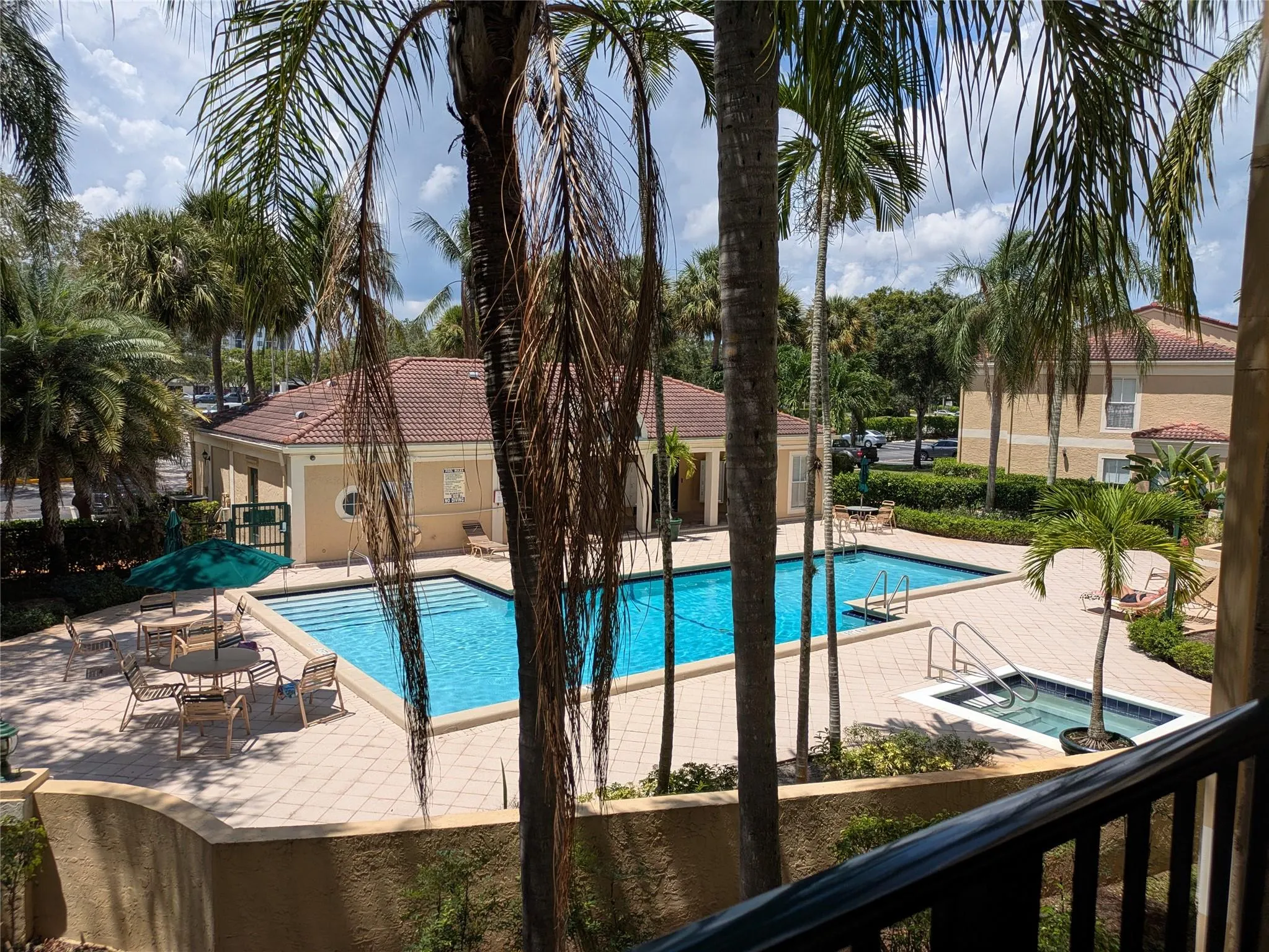 875 RIVERSIDE DR., #724