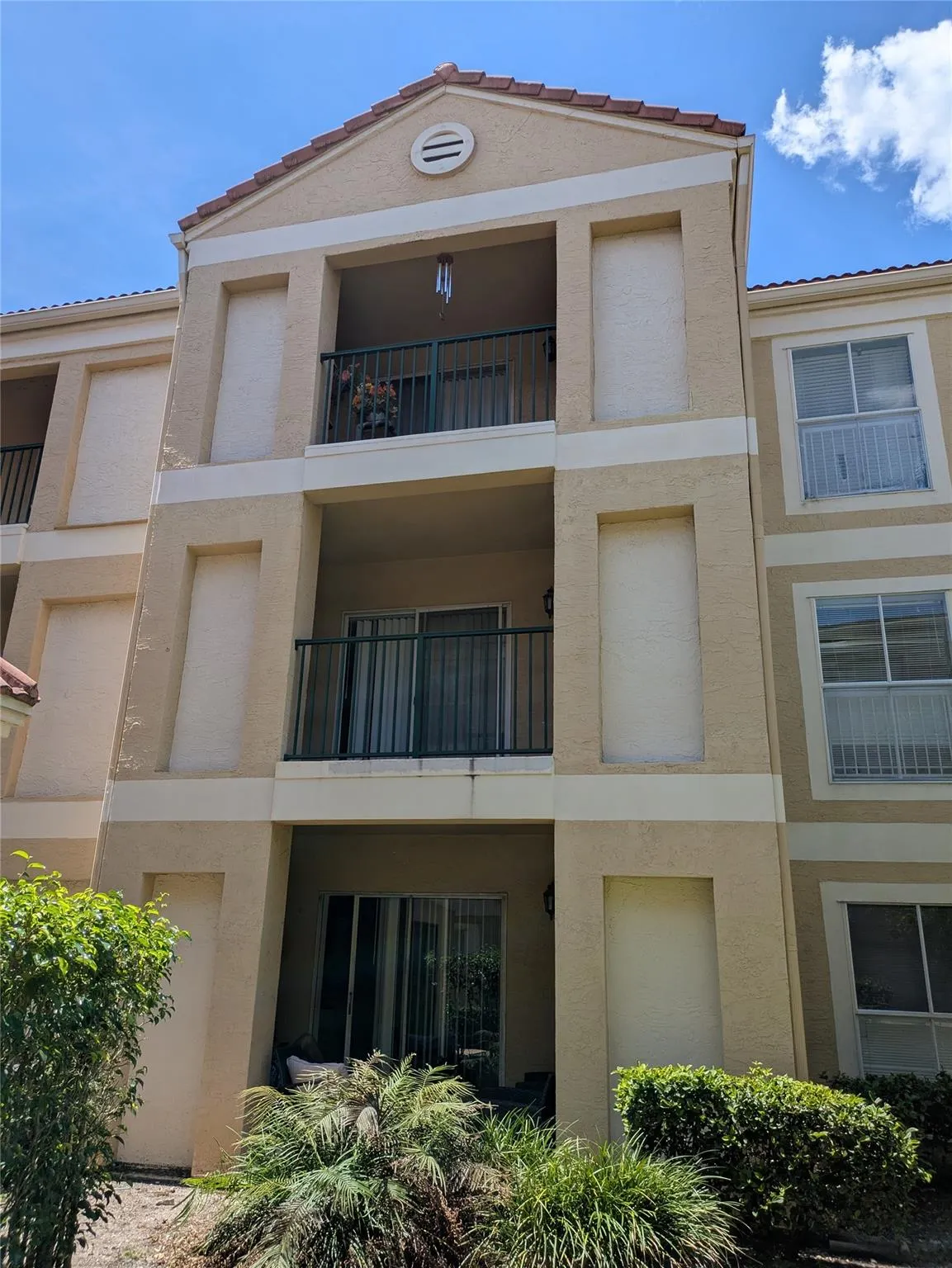 875 RIVERSIDE DR., #724