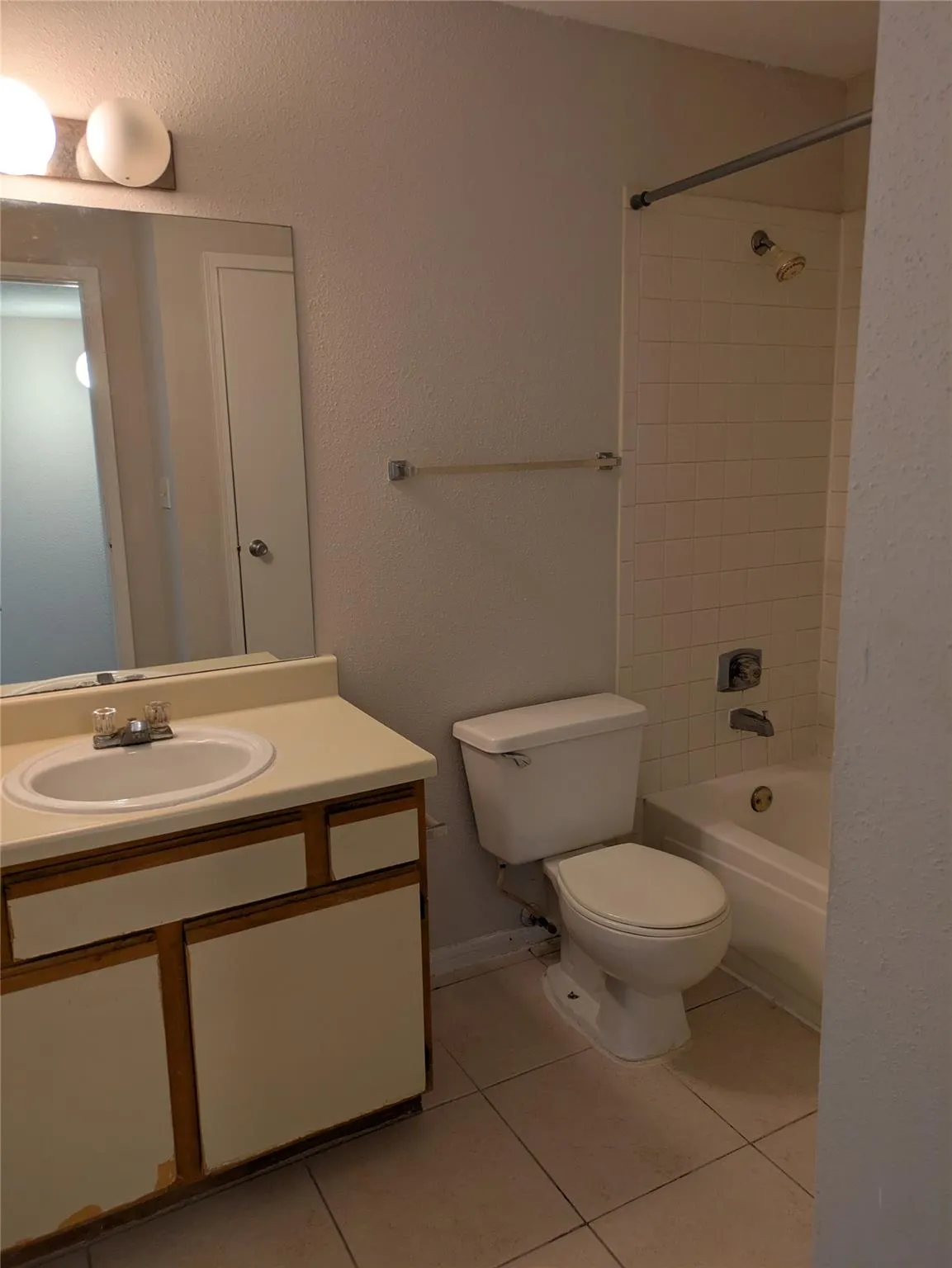 875 RIVERSIDE DR., #724