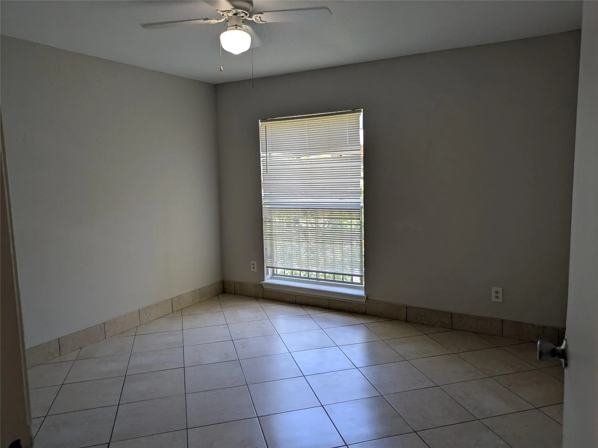 875 RIVERSIDE DR., #724