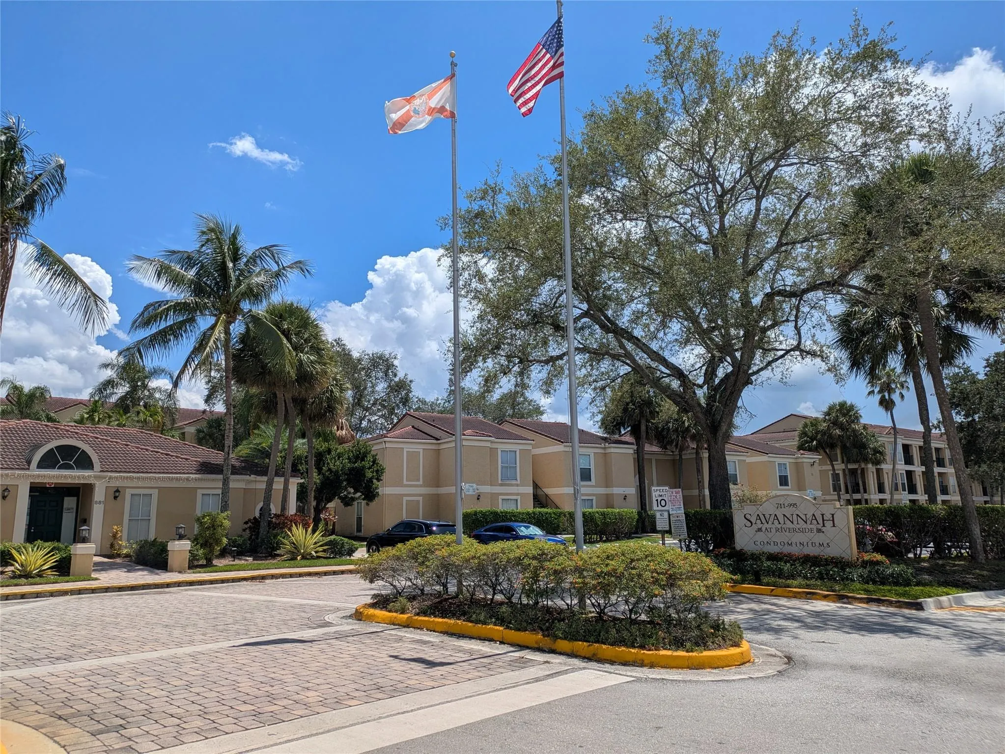875 RIVERSIDE DR., #724