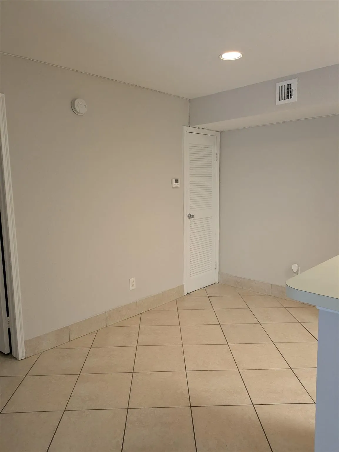 875 RIVERSIDE DR., #724