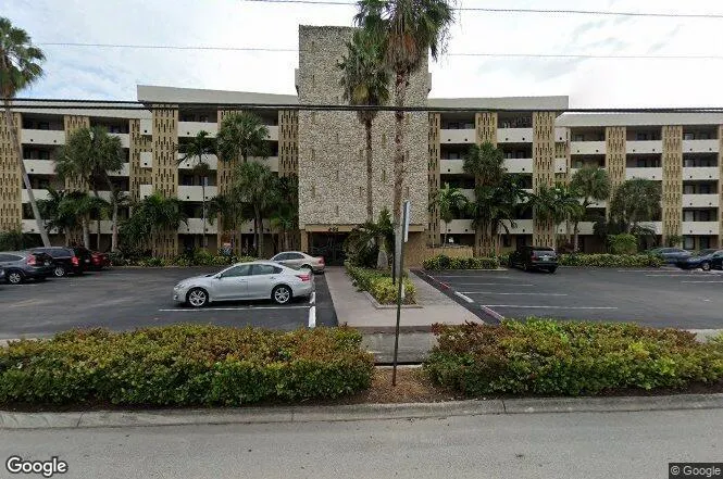 301 GOLDEN ISLES DR, #112